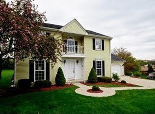 36W962 Treetop Ln, St Charles, IL 60174