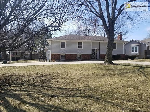 Large corner lot with side garage entrance