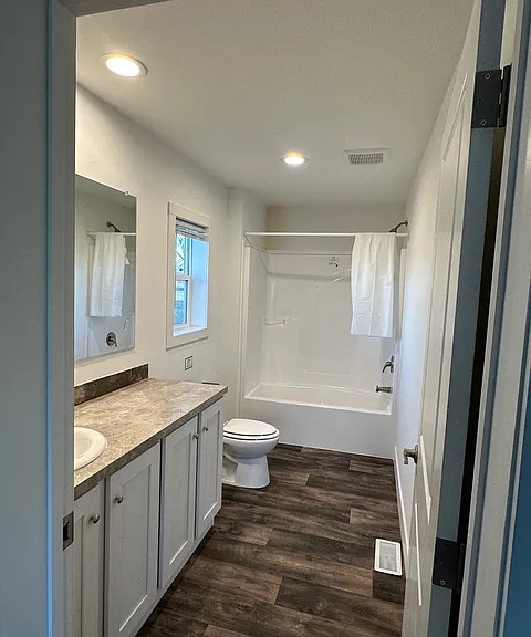 3609 Warren Ct — Photo 2