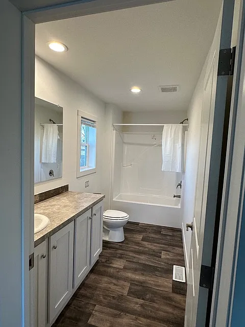 3609 Warren Ct