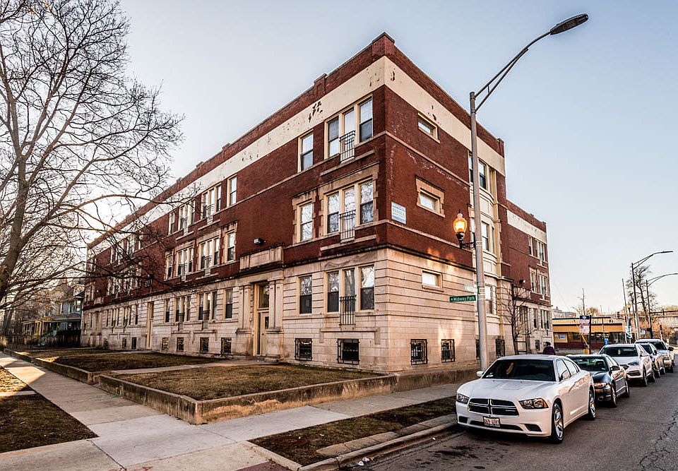 1st image of 447 N Austin Blvd #1