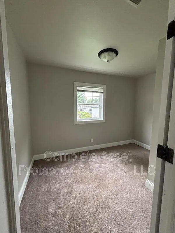 3 bed, 1.5 bath, 1003 sqft, $1,425 — Photo 4