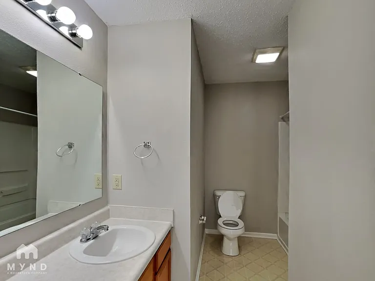 1945 Branchside Ct — Photo 16