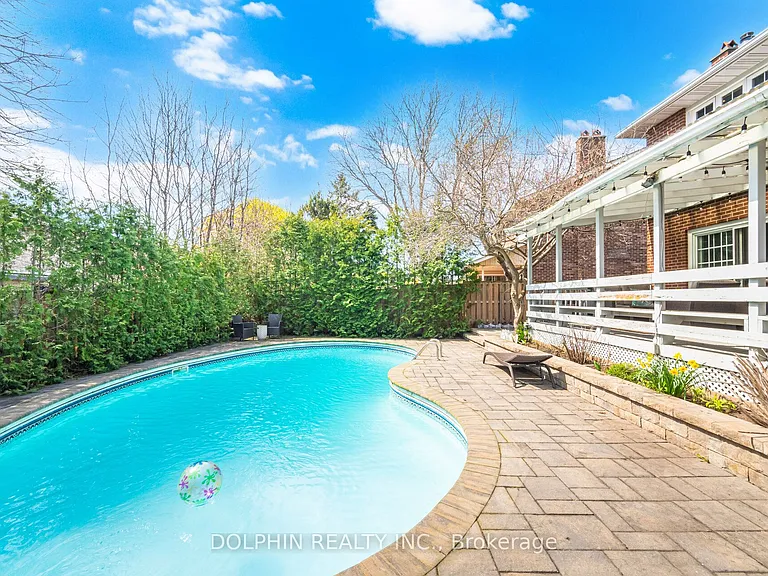 1090 Vanier Dr — Photo 37