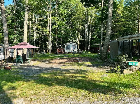 17 Cindy Ln, Hawley, PA 18428