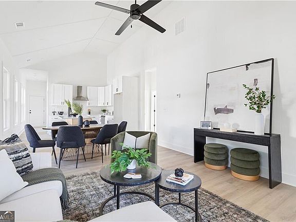 2nd image of 1041 White Oak Ave SW