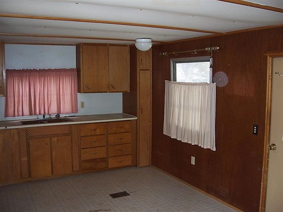 5th image of 1210 Sherrard St