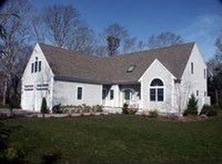 16 Acorn Dr, Falmouth, MA 02540