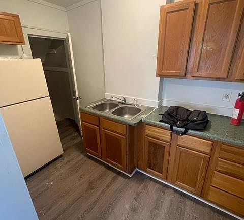3rd image of 4832 E New York St