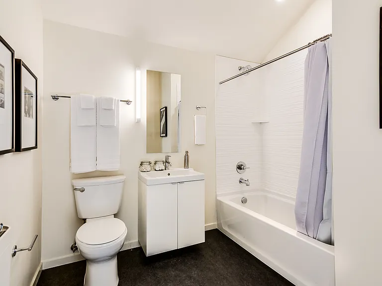 2 Bedroom, 2nd Bathroom with Tub/Shower Combination
