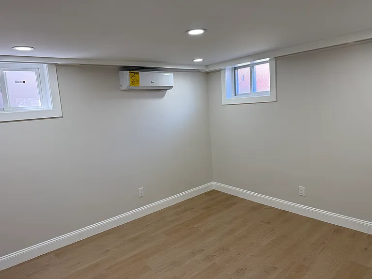 93 Clunie Ave #BASEMENT — Photo 3