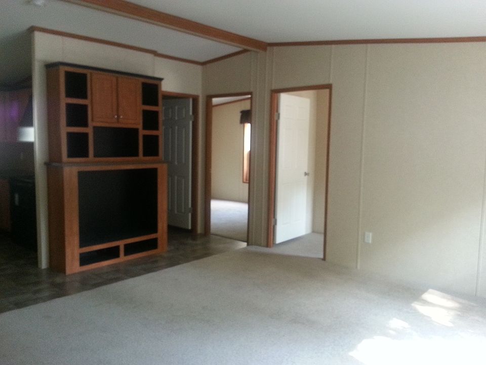 2nd image of 817 W Harbour Dr