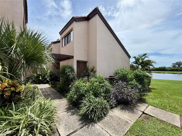 1320 Pelican Creek Xing, Saint Petersburg, FL 33707