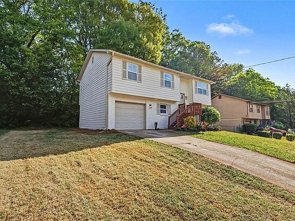 3rd image of 2546 Candler Woods Dr