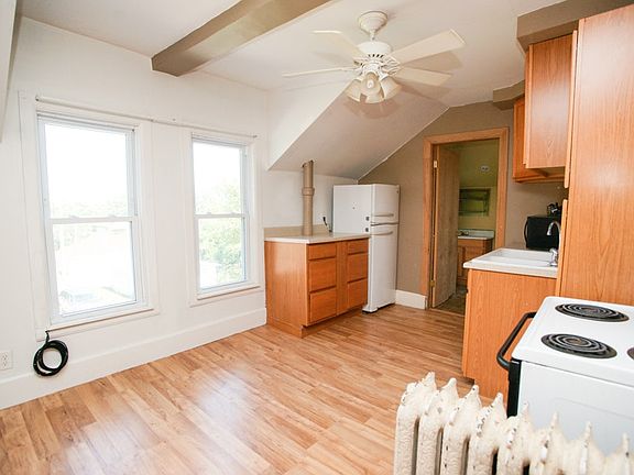 2nd image of 305 S Broadway St #1/2
