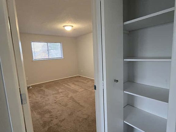 Bed/ Hall
