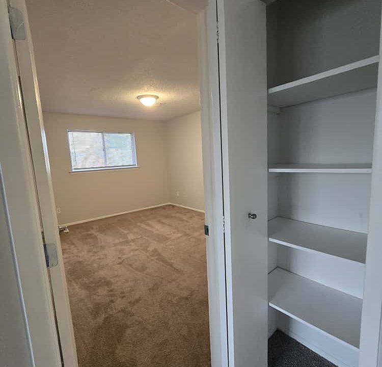 Bed/ Hall