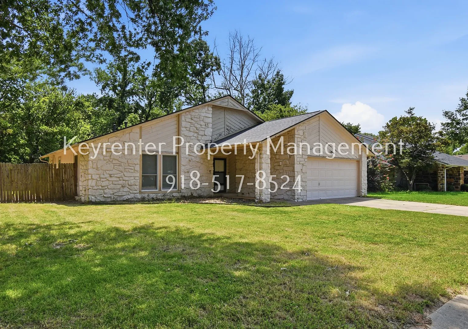 Charming 3 Bed, 2 Bath Home Backing to a Peaceful Greenbelt in Broken Arrow! — Photo 2