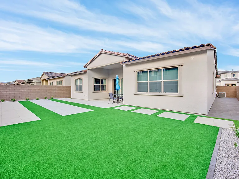 323 Robledo St — Photo 40