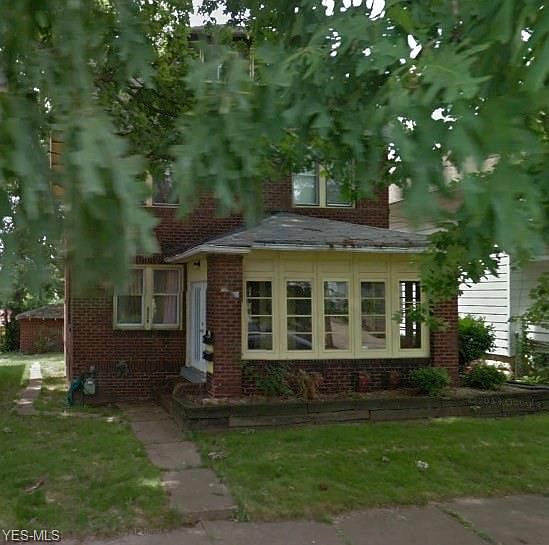 2nd image of 2320 22nd St SW