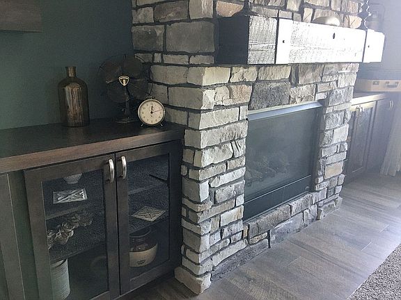 Living; gas fireplace