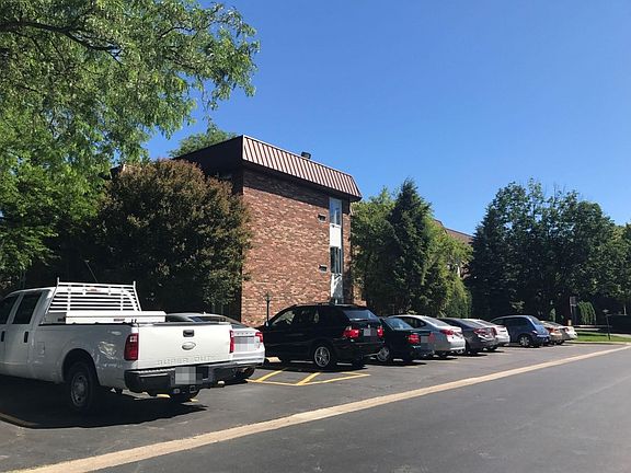 2nd image of 1049 W Ogden Ave