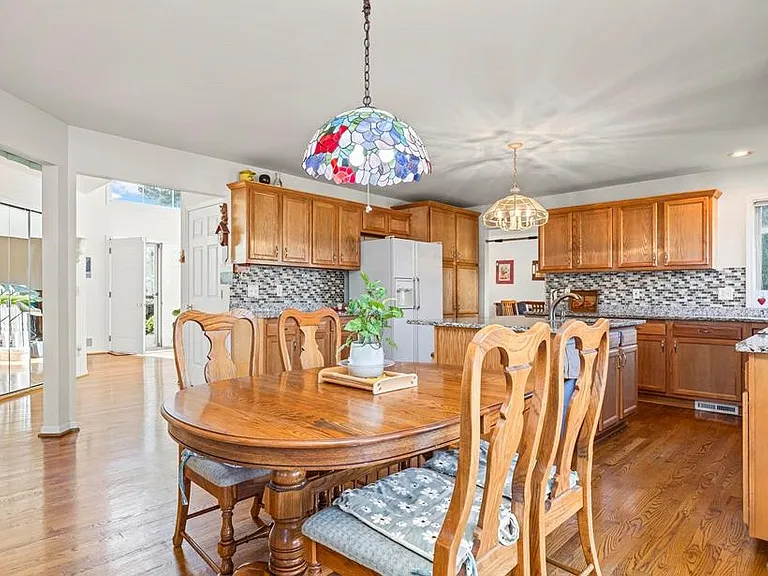4885 Homestead Dr — Photo 7