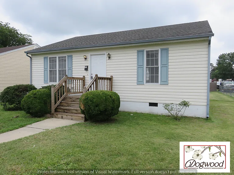101 N Mapleleaf Ave — Photo 1