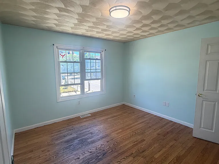 319 Indiana Ave — Photo 6