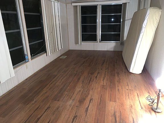 Spacious sunroom- new floors
