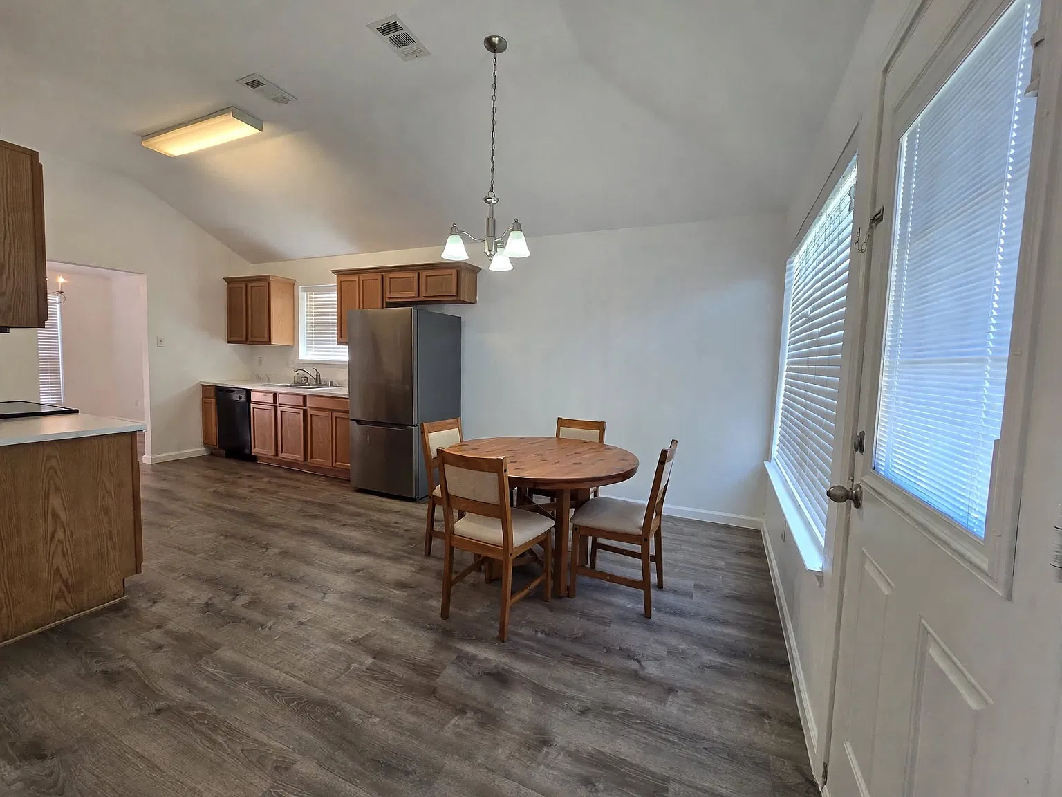 3 bed, 1647 sqft, $2,000 — Photo 3