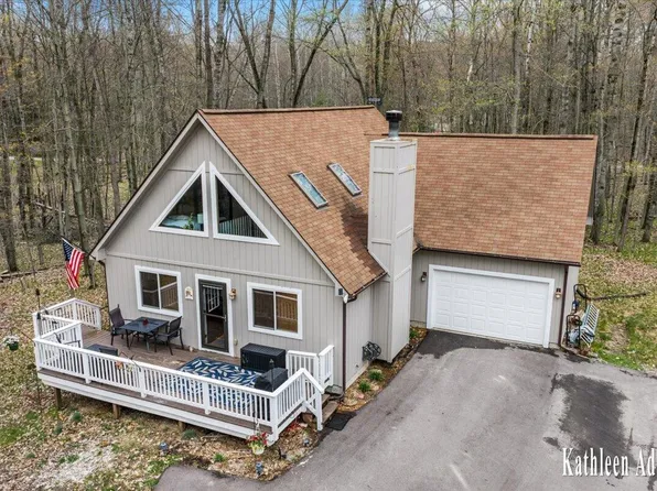 9341 Center Ln, Stanwood, MI 49346