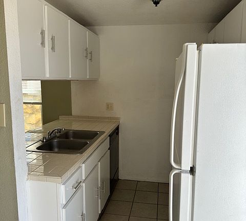 3rd image of 649 White Cliffs Dr APT B