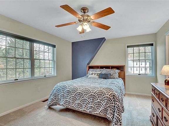 4th image of 29 Wintergreen Ct