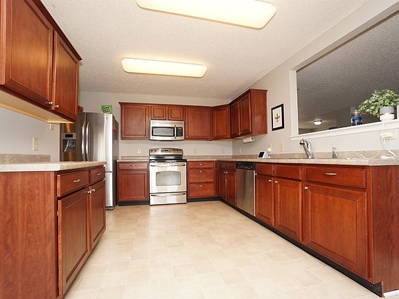 3rd image of 4371 Pocahontas Ct