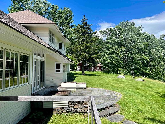 3rd image of 1016 Kew Vasseur Road