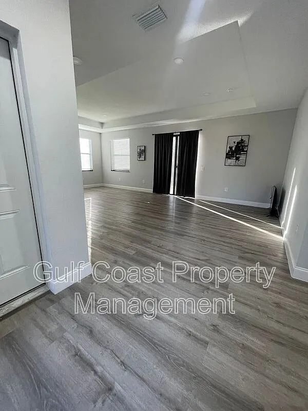 3 bed, 2.0 bath, 1310 sqft, $1,700 — Photo 3