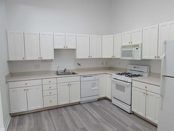 4th image of 707 Scenic Ln