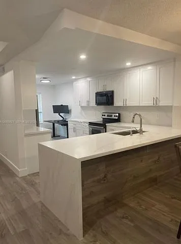 4136 Pine Ridge Ln — Photo 1