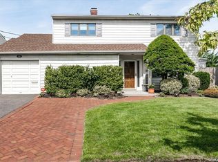 3215 Denton Dr, Merrick, NY 11566