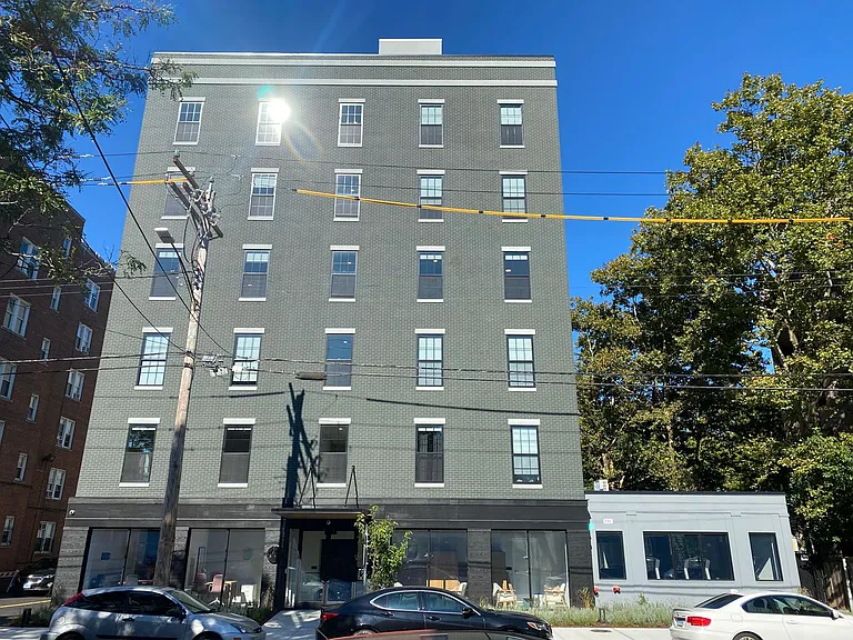 104 Howe St — Photo 26