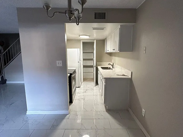 6749 W Devonshire Ave — Photo 6
