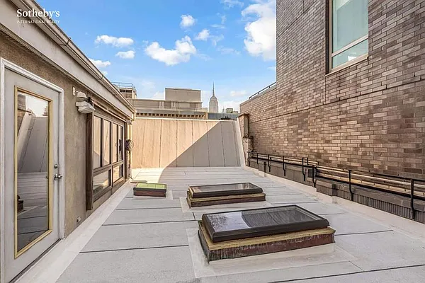 Sold by Sotheby's International Realty | media 16