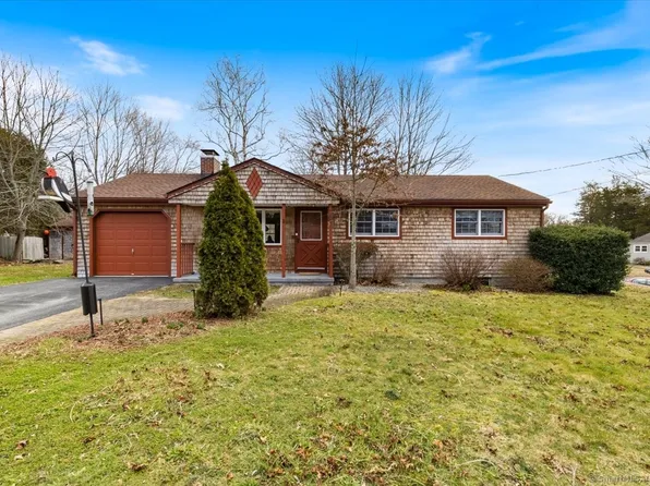 2 Cedarcrest Drive, North Stonington, CT 06359