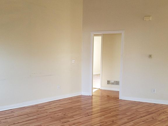 4th image of 213 Swale Ct