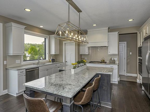 4th image of 1028 Omaha Ave N