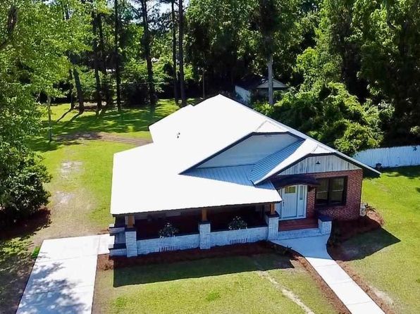 417 N Smith St, Mullins, SC 29574