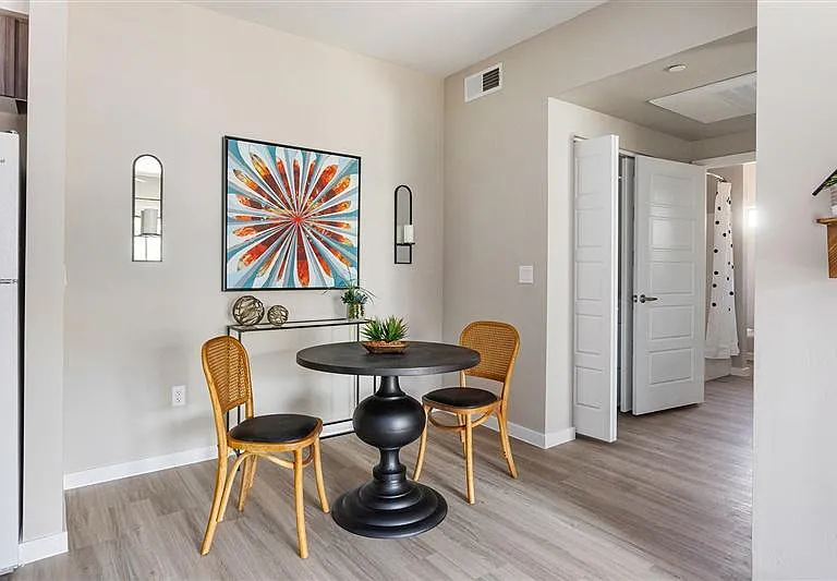 Avari Modern Apartments — Photo 23