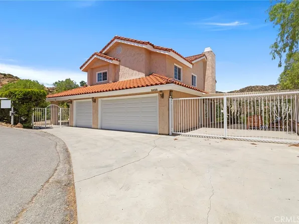 8838 Chatlake Dr, Canoga Park, CA 91304