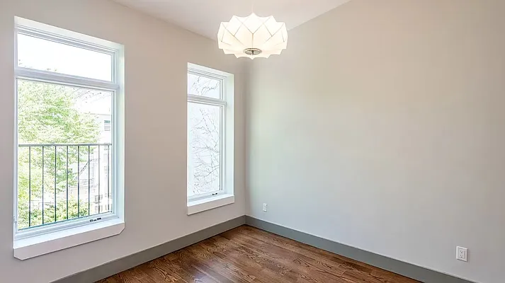 Rented by PREMIUM US INC | media 15